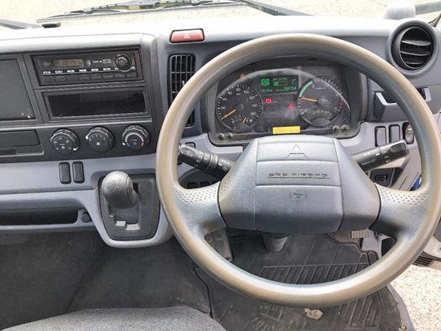 三菱ふそうキャンター平ボディ小型（2t・3t）[写真28]