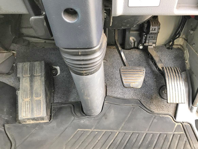 三菱ふそうキャンター平ボディ小型（2t・3t）[写真31]