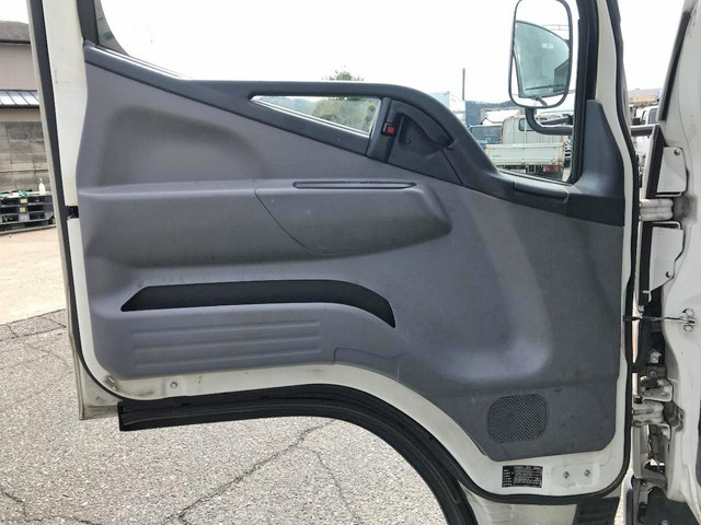 三菱ふそうキャンター平ボディ小型（2t・3t）[写真26]
