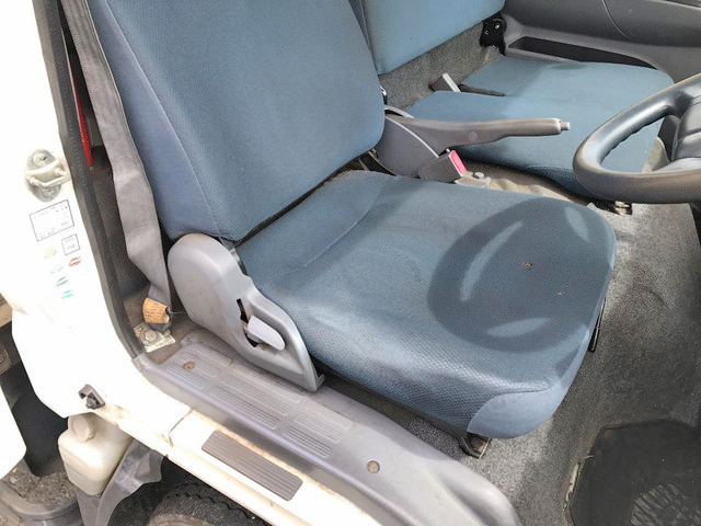 三菱ふそうキャンター平ボディ小型（2t・3t）[写真28]