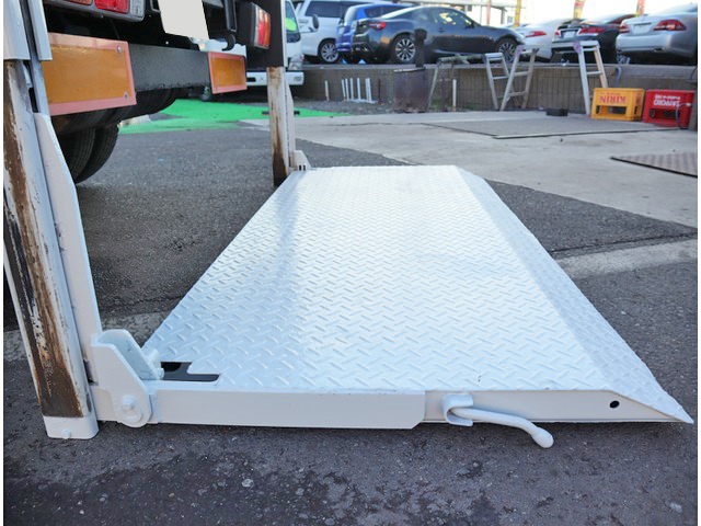 三菱ふそうキャンターユニック3段小型（2t・3t）[写真10]