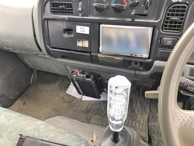 三菱ふそうキャンター平ボディ小型（2t・3t）[写真17]