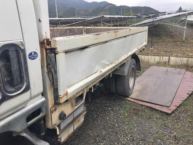 三菱ふそうキャンター平ボディ小型（2t・3t）[写真06]