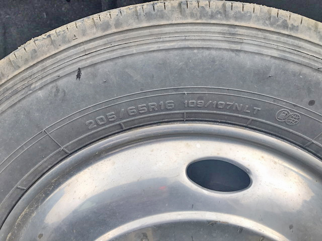 三菱ふそうキャンター平ボディ小型（2t・3t）[写真09]