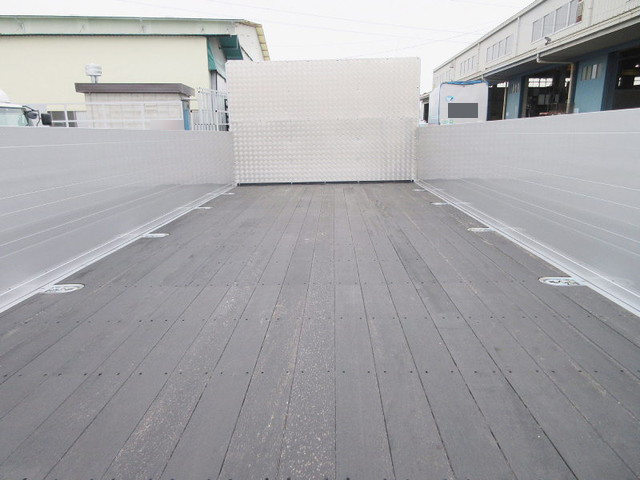 三菱ふそうファイターアルミブロック中型（4t）[写真06]