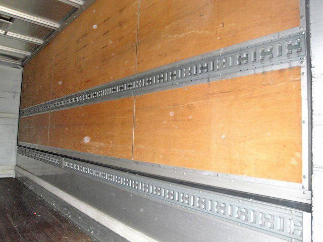 三菱ふそうファイターアルミウイング中型（4t）[写真13]