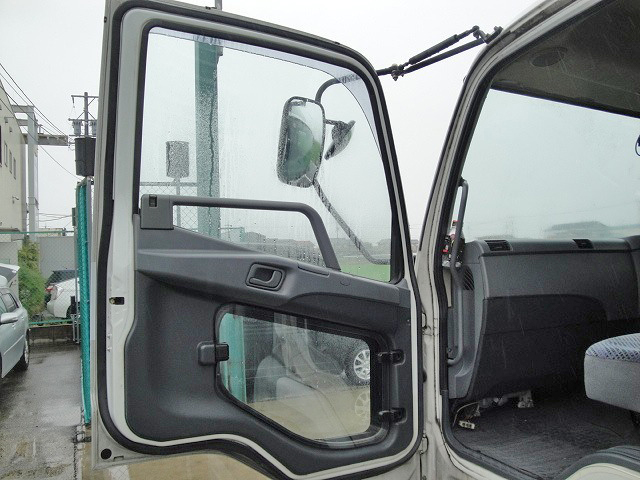 三菱ふそうファイターアルミウイング中型（4t）[写真32]