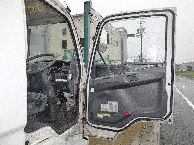 三菱ふそうファイターアルミウイング中型（4t）[写真33]