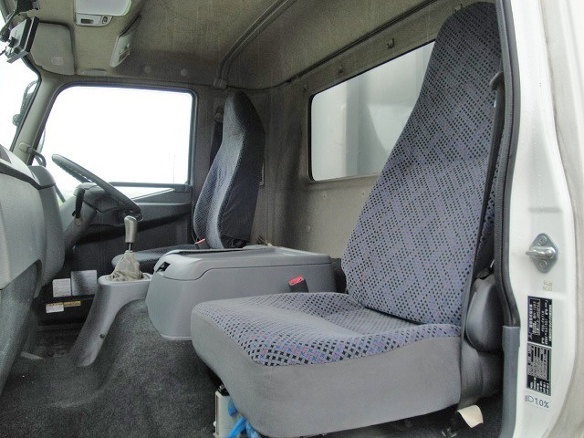 三菱ふそうファイターアルミウイング中型（4t）[写真34]