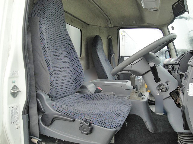 三菱ふそうファイターアルミウイング中型（4t）[写真35]