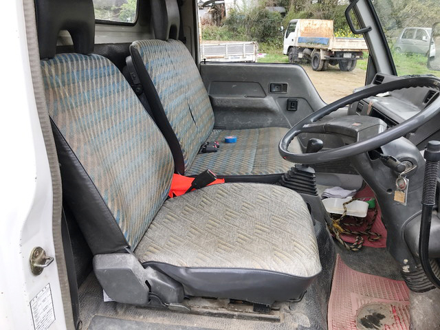 三菱ふそうキャンターダンプ小型（2t・3t）[写真16]