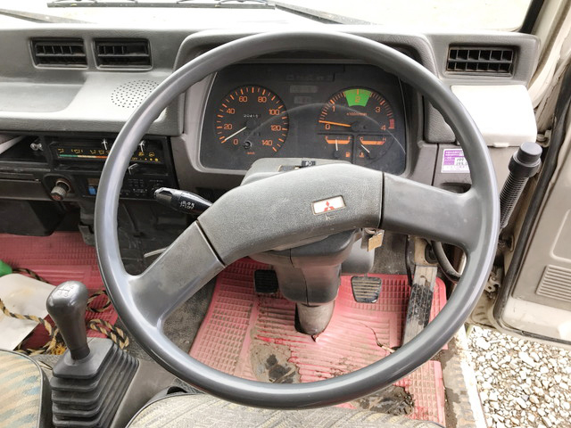 三菱ふそうキャンターダンプ小型（2t・3t）[写真18]