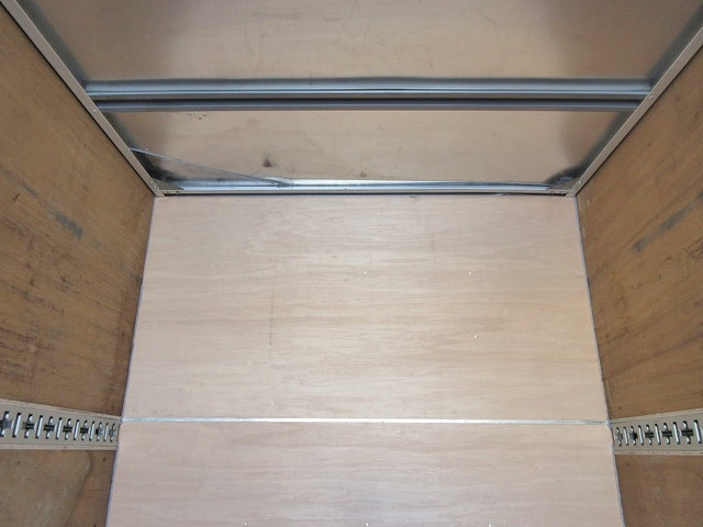 いすゞエルフアルミバン小型（2t・3t）[写真12]