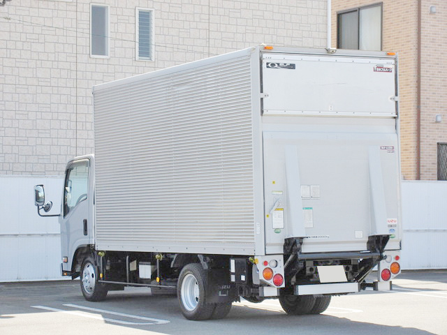 いすゞエルフアルミバン小型（2t・3t）[写真02]