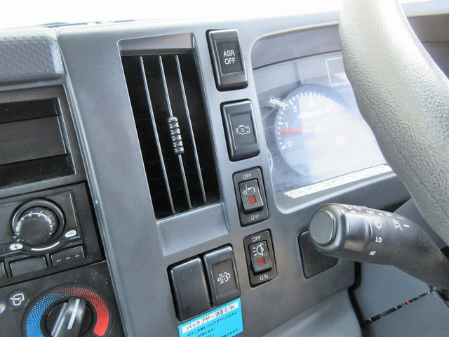 いすゞエルフアルミバン小型（2t・3t）[写真31]