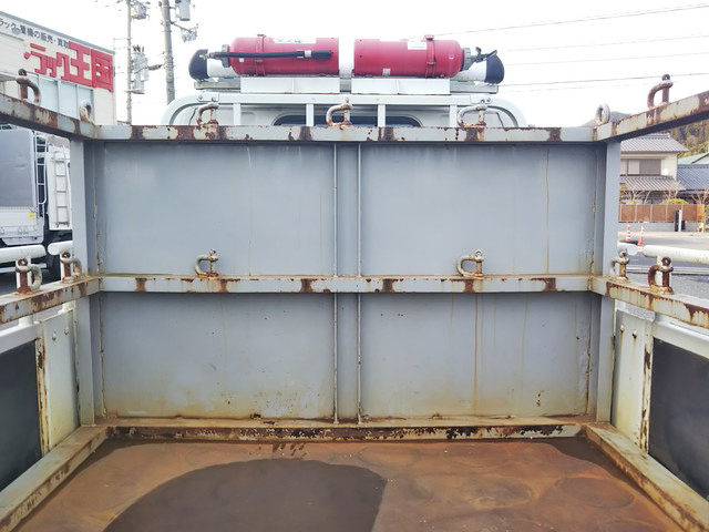 三菱ふそうキャンター平ボディ小型（2t・3t）[写真11]