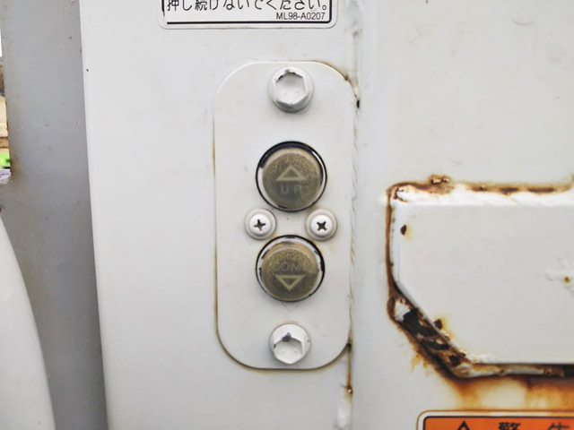 三菱ふそうキャンター平ボディ小型（2t・3t）[写真17]