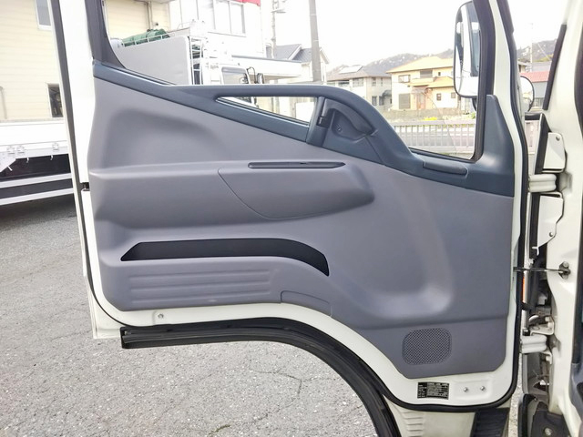 三菱ふそうキャンター平ボディ小型（2t・3t）[写真28]