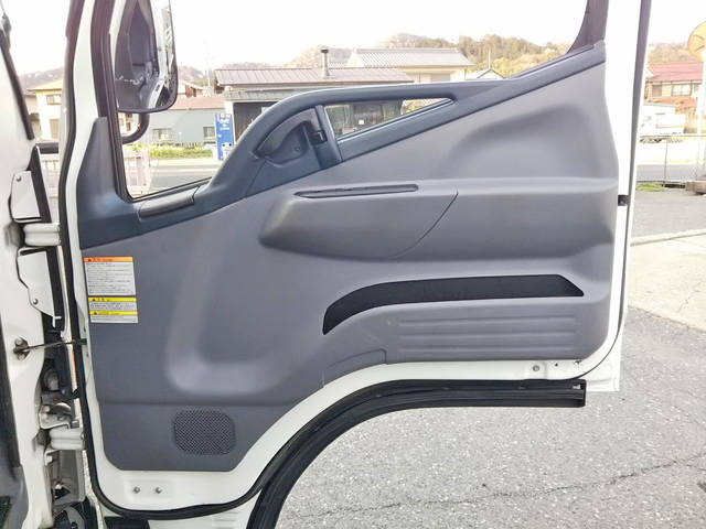 三菱ふそうキャンター平ボディ小型（2t・3t）[写真29]