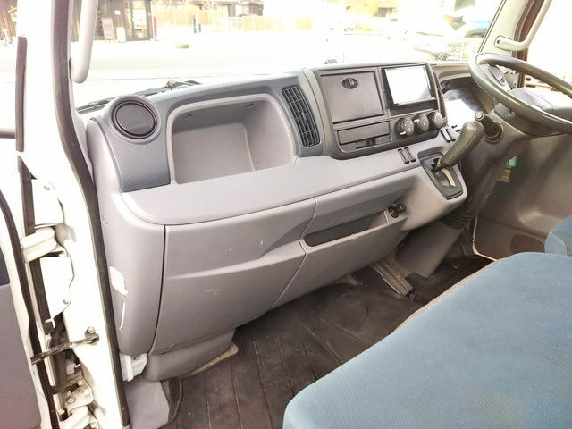 三菱ふそうキャンター平ボディ小型（2t・3t）[写真30]