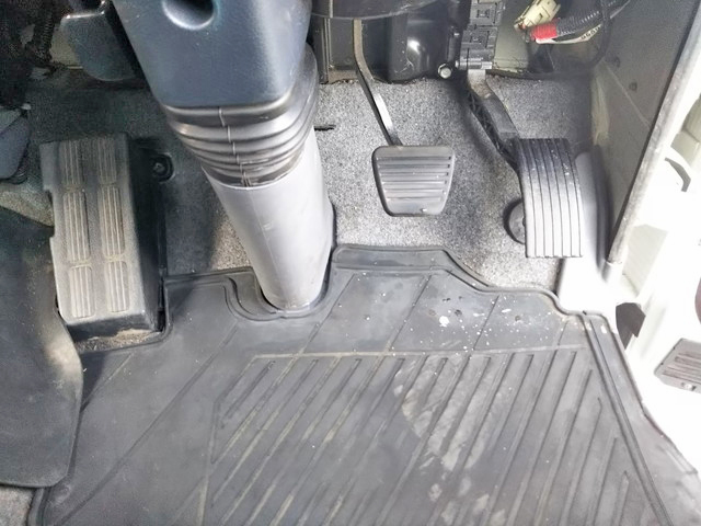 三菱ふそうキャンター平ボディ小型（2t・3t）[写真37]