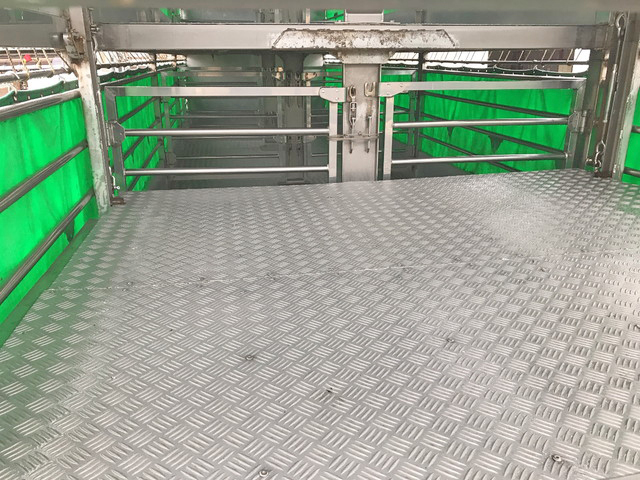 日野プロフィア家畜運搬車大型（10t）[写真09]