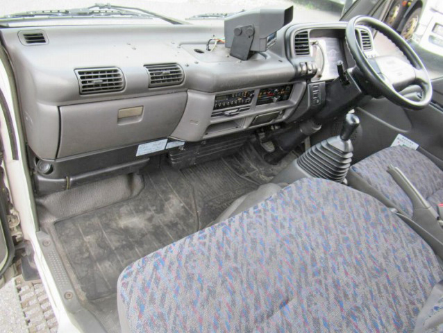 いすゞエルフアルミバン小型（2t・3t）[写真31]