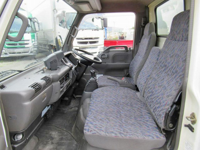 いすゞエルフアルミバン小型（2t・3t）[写真32]