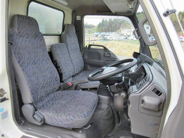 いすゞエルフアルミバン小型（2t・3t）[写真33]