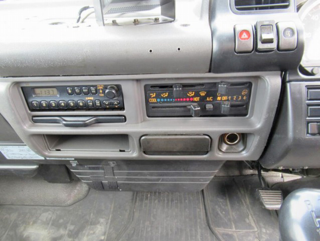 いすゞエルフアルミバン小型（2t・3t）[写真37]