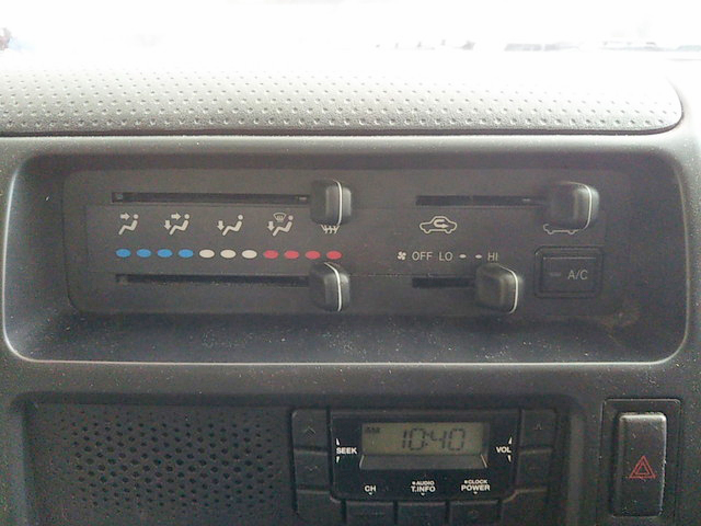 トヨタトヨエース平ボディ小型（2t・3t）[写真26]