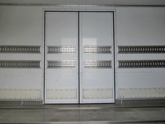 いすゞフォワード冷凍車（冷蔵車）中型（4t）[写真13]