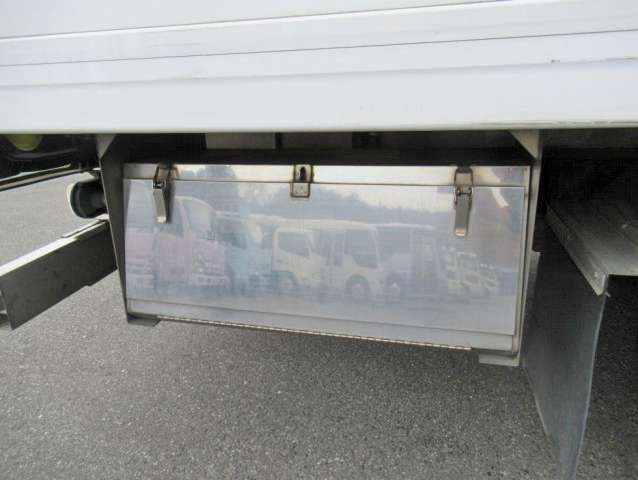 いすゞフォワード冷凍車（冷蔵車）中型（4t）[写真19]