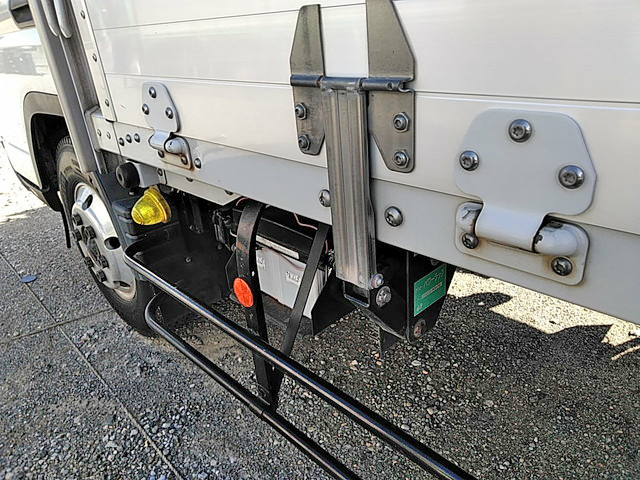 三菱ふそうキャンターアルミウイング小型（2t・3t）[写真11]