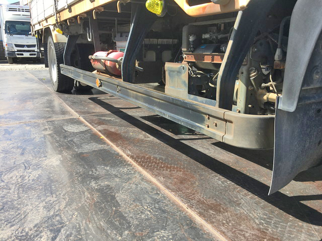 いすゞフォワード平ボディ中型（4t）[写真18]