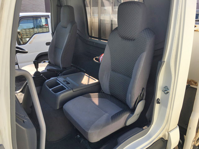 いすゞフォワード平ボディ中型（4t）[写真30]