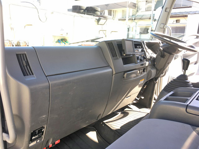 いすゞフォワード平ボディ中型（4t）[写真32]