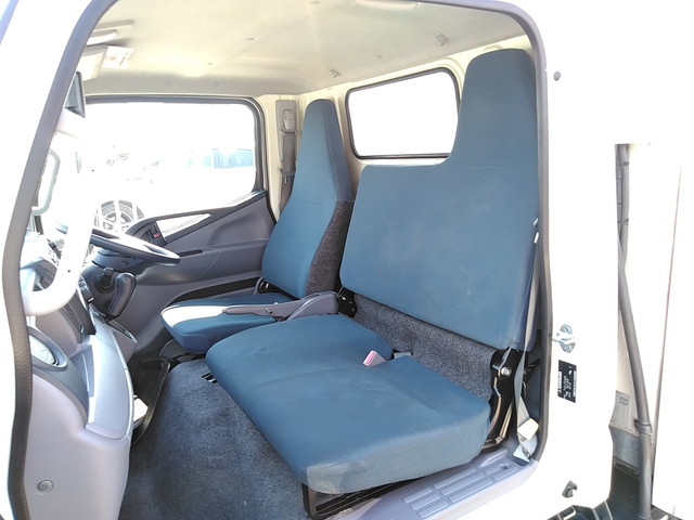 三菱ふそうキャンター冷凍車（冷蔵車）小型（2t・3t）[写真28]