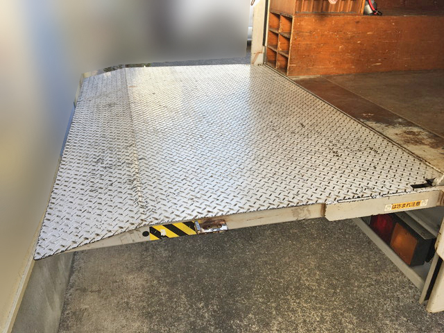 三菱ふそうキャンターアルミバン小型（2t・3t）[写真13]