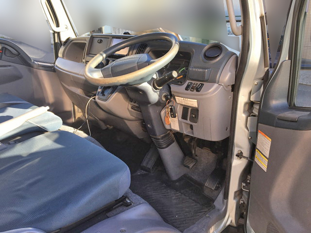 三菱ふそうキャンターアルミバン小型（2t・3t）[写真29]