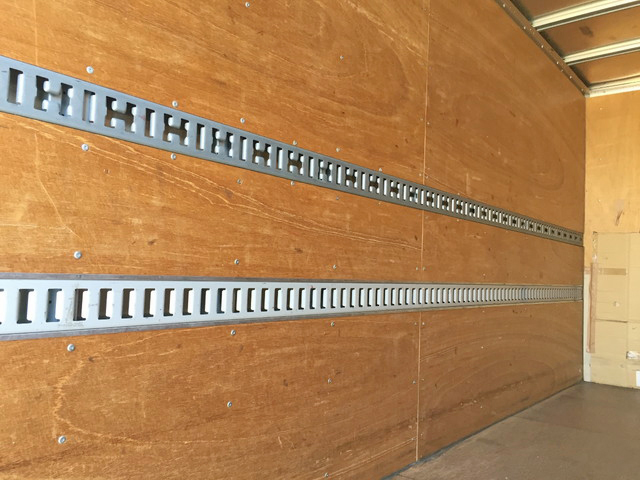 三菱ふそうキャンターパネルバン小型（2t・3t）[写真12]