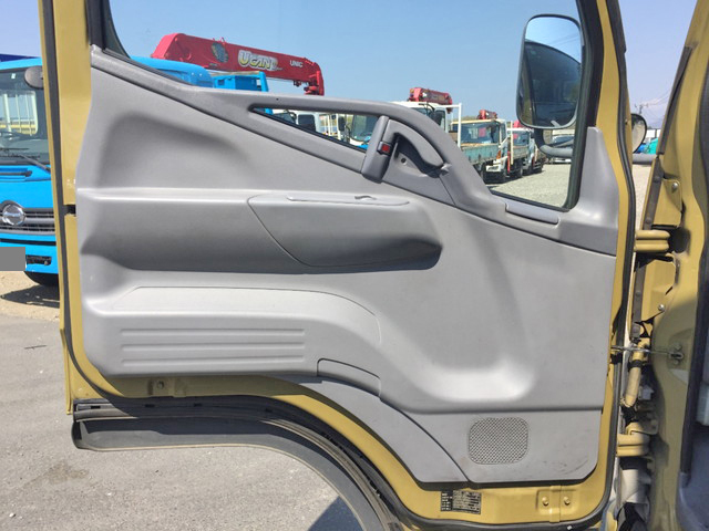 三菱ふそうキャンターパネルバン小型（2t・3t）[写真28]