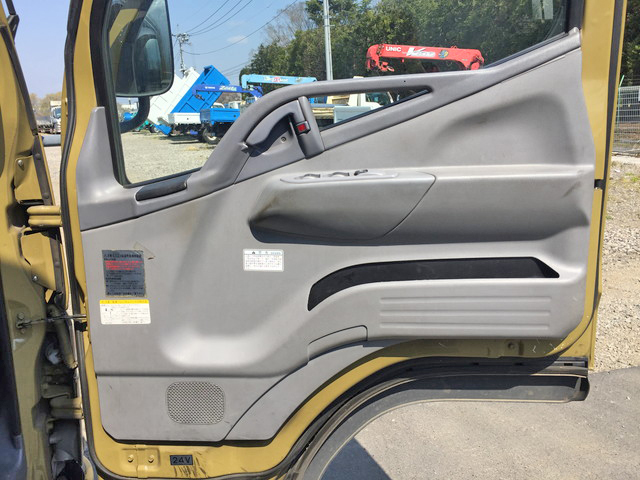 三菱ふそうキャンターパネルバン小型（2t・3t）[写真29]