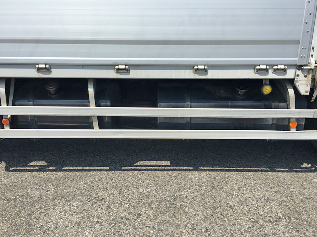 三菱ふそうスーパーグレートアルミウイング大型（10t）[写真18]