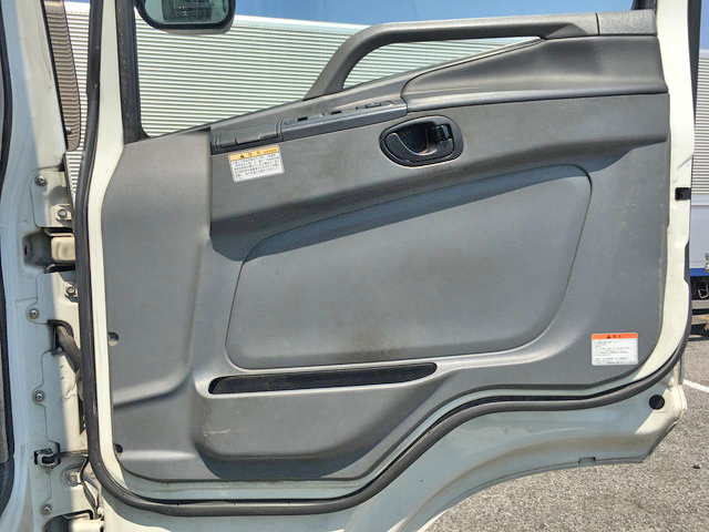 三菱ふそうスーパーグレートアルミウイング大型（10t）[写真27]