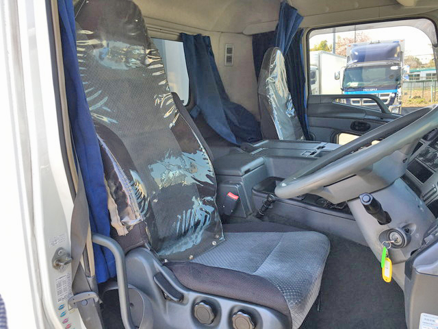 三菱ふそうスーパーグレートアルミウイング大型（10t）[写真31]