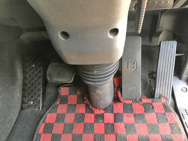 三菱ふそうスーパーグレートアルミウイング大型（10t）[写真36]