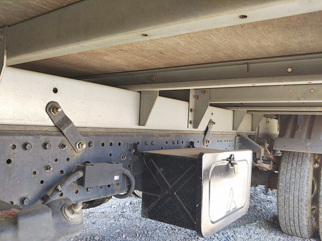 三菱ふそうキャンターアルミバン小型（2t・3t）[写真11]
