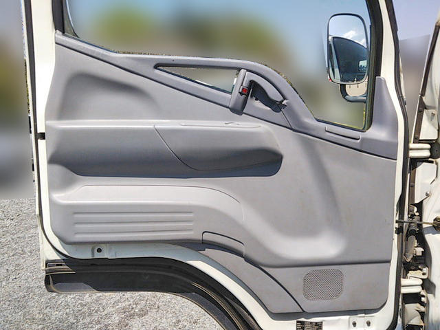 三菱ふそうキャンターアルミバン小型（2t・3t）[写真17]