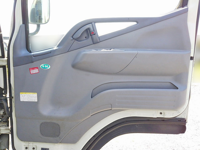 三菱ふそうキャンターアルミバン小型（2t・3t）[写真18]